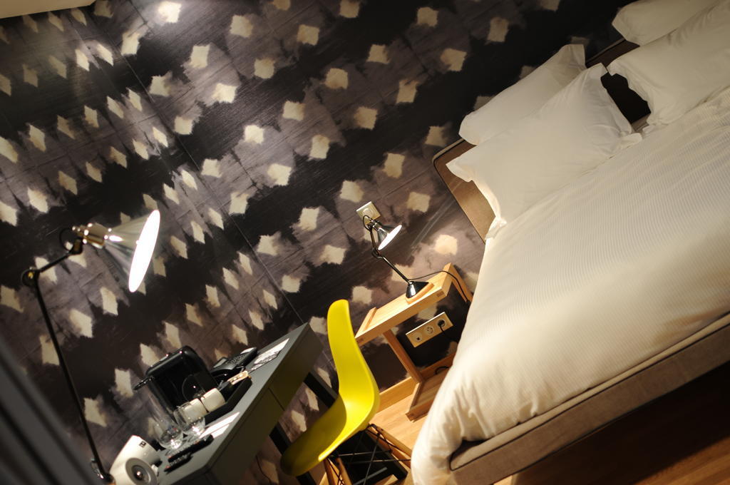 Hotel-Restaurant L'Aquarelle Breuillet  Room photo