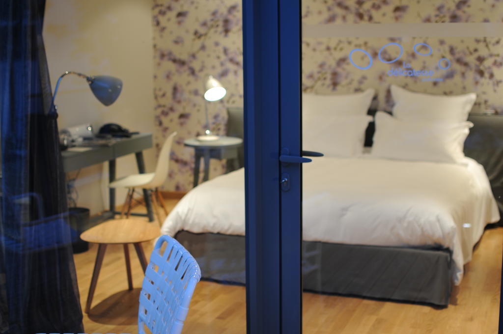 Hotel-Restaurant L'Aquarelle Breuillet  Room photo