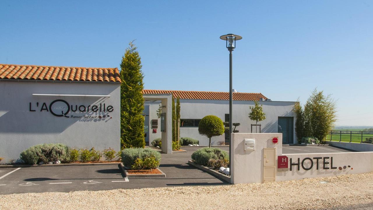 Hotel-Restaurant L'Aquarelle Breuillet  Exterior photo